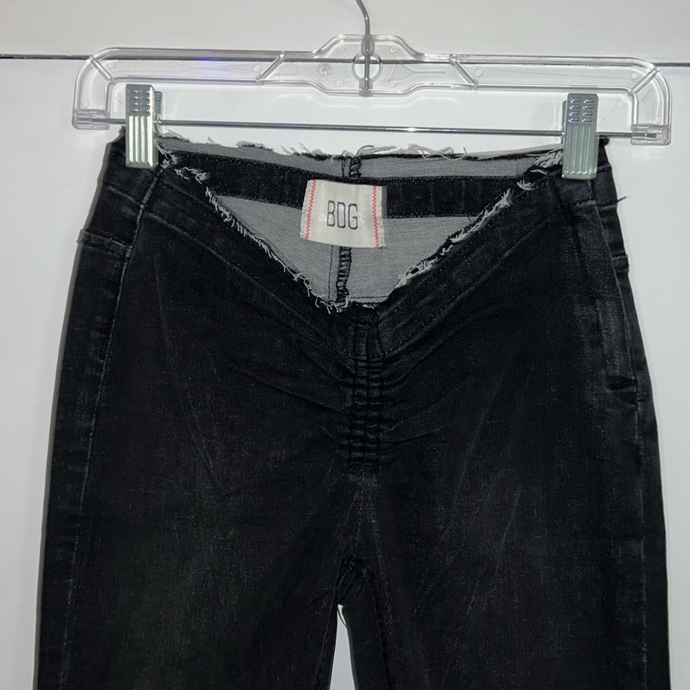 URBAN OUTFITTERS (BDG) size 25 black distressed bootcut Vcut highrise jeans